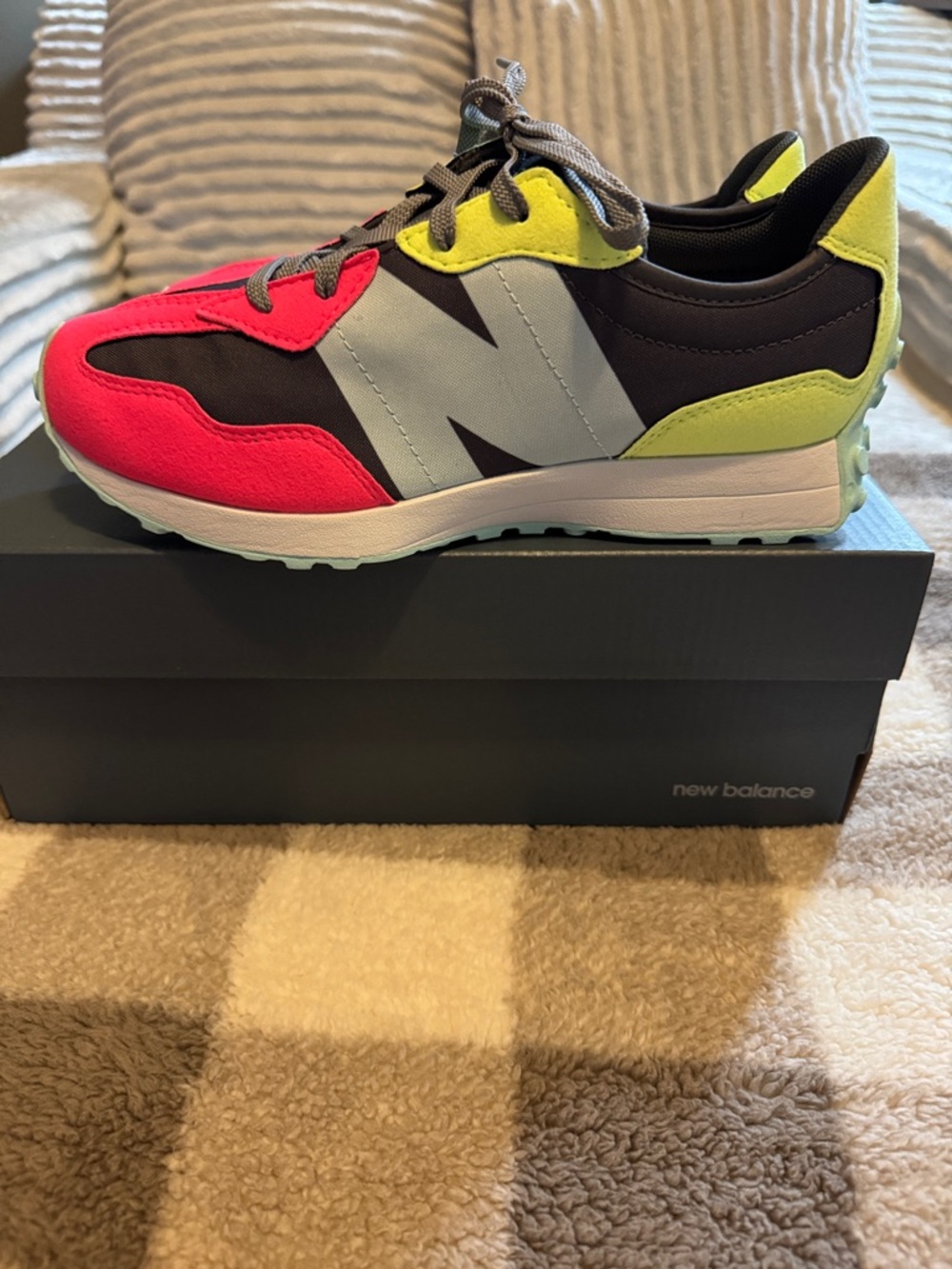 New Balance 5 1/2 Medium Kids Neon Pink and Lime Accent Runner